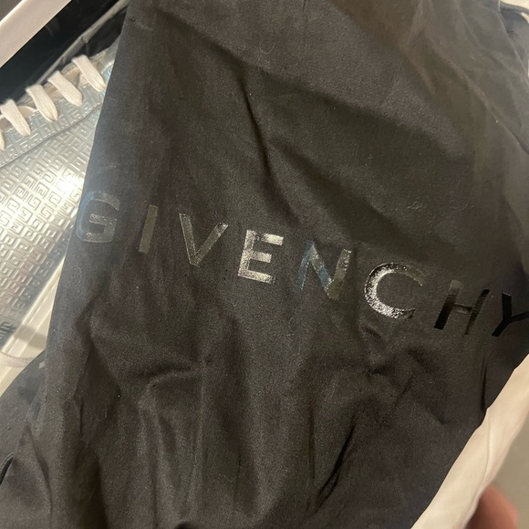 Givency tennis shoe - Picture 6 of 8